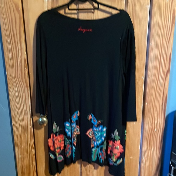 Desigual tunic. Size Large. Black with colourful flowers and embroidery. - Picture 3 of 7